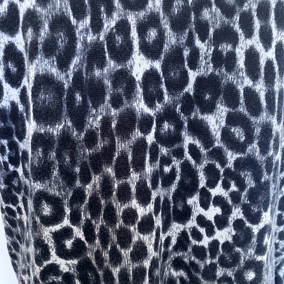 Michael Kors V-neck Sweater-size medium - Picture 4 of 5